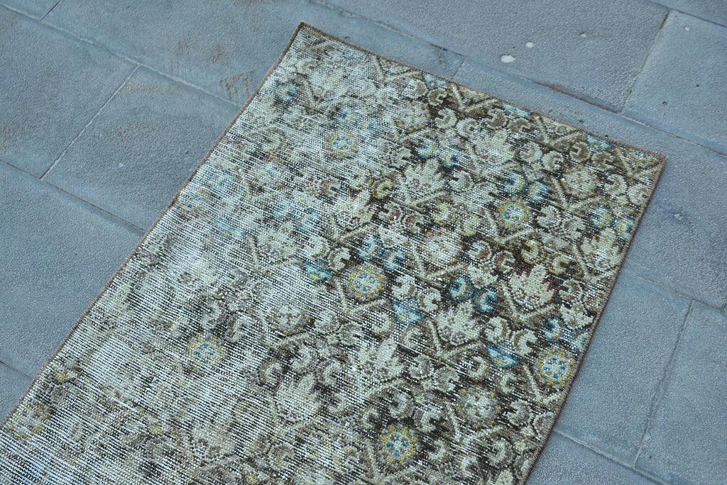 Vintage Turkish Accent Area rug 2.4 x 4.7 ft