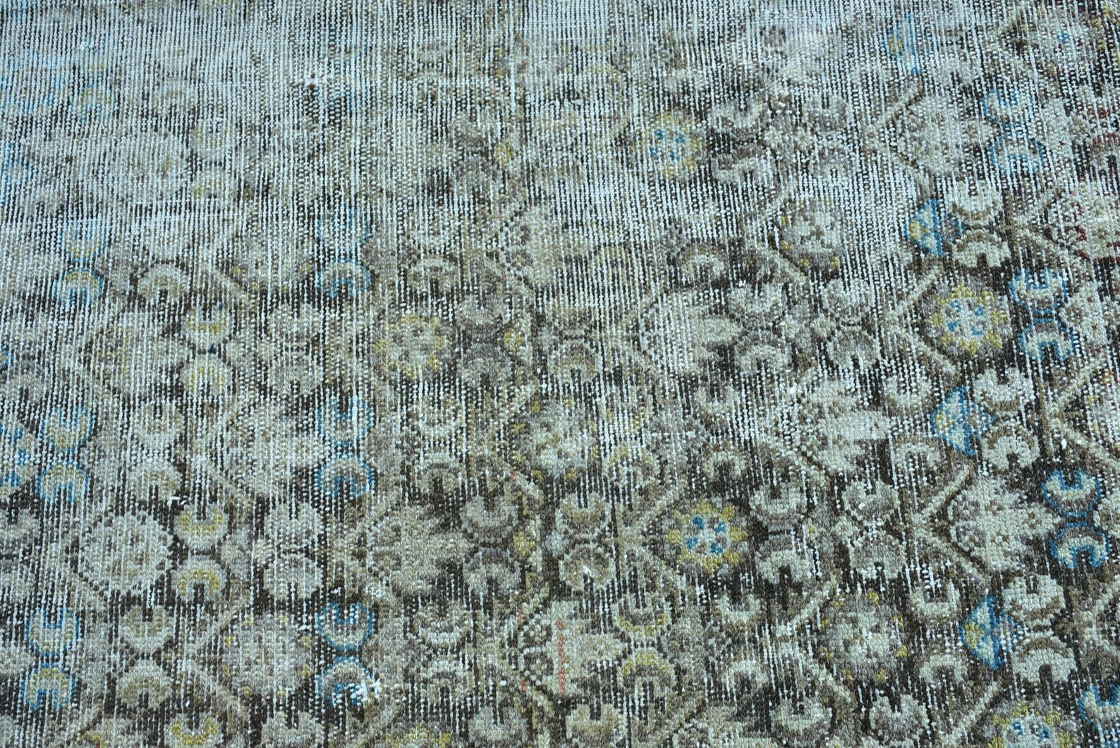 Vintage Turkish Accent Area rug 2.4 x 4.7 ft