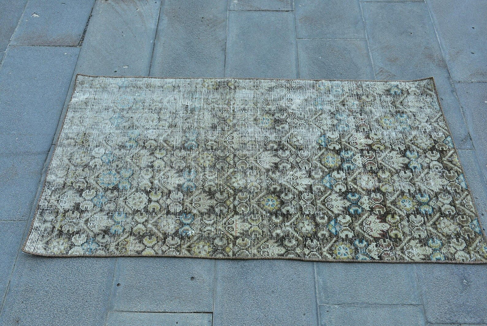 Vintage Turkish Accent Area rug 2.4 x 4.7 ft
