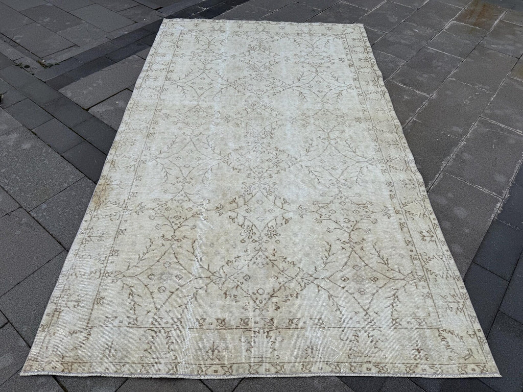 XL Vintage Turkish Accent Area Rug 5.2 x 8.8 ft