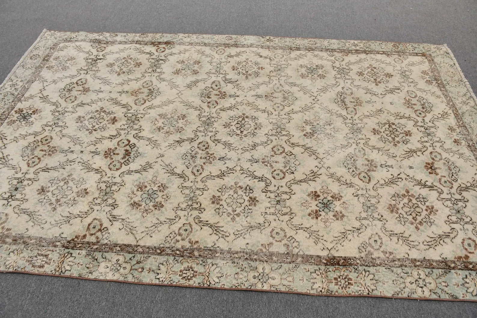 Vintage Turkish Accent Area rug 5.6 x 8.8 ft