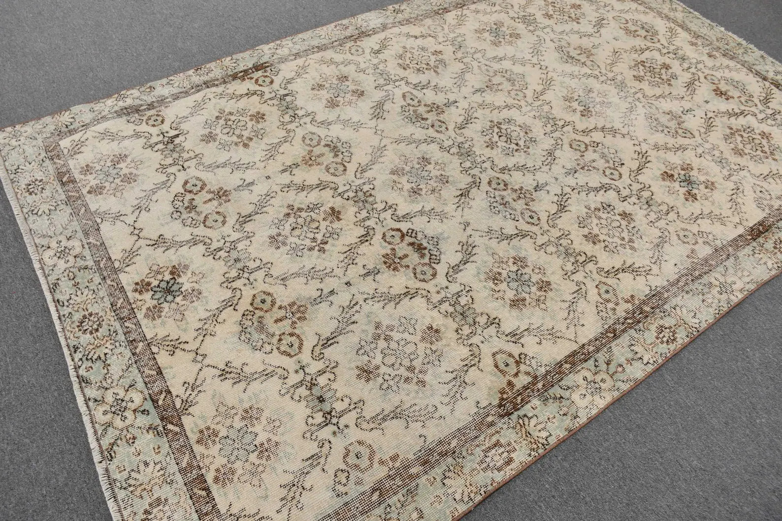 Vintage Turkish Accent Area rug 5.6 x 8.8 ft