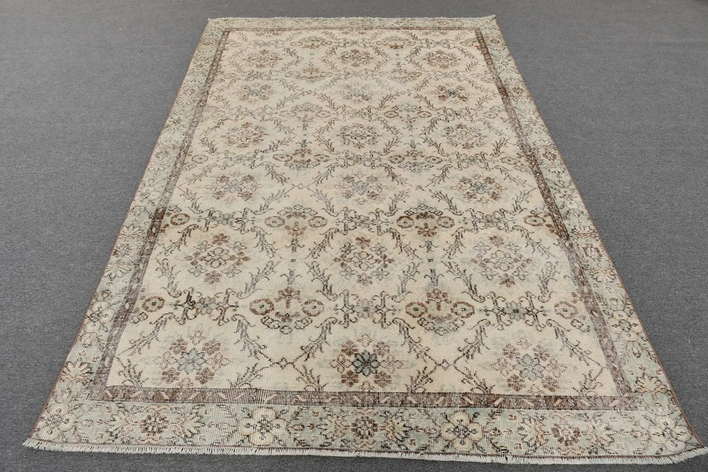 Vintage Turkish Accent Area rug 5.6 x 8.8 ft