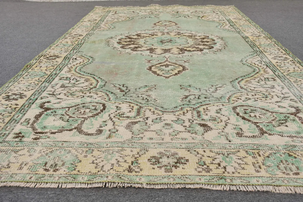 Vintage Turkish Accent Area rug 5.2 x 9.4 ft
