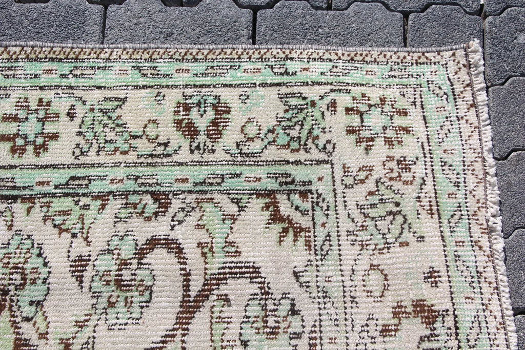 Vintage Turkish Accent Area rug 5.1 x 8.2 ft