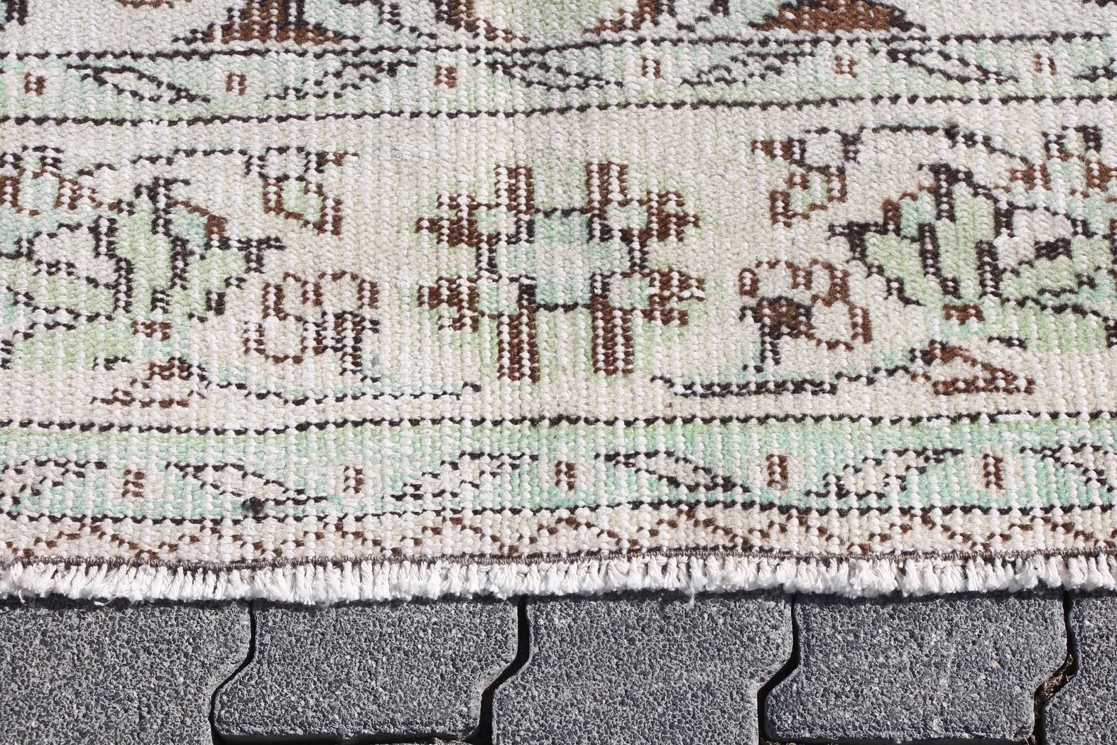 Vintage Turkish Accent Area rug 5.1 x 8.2 ft