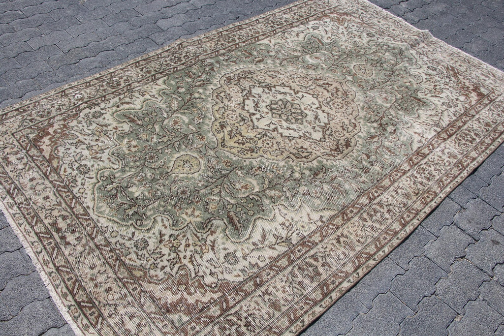 Vintage Turkish Accent Area rug 4.9 x 8 ft