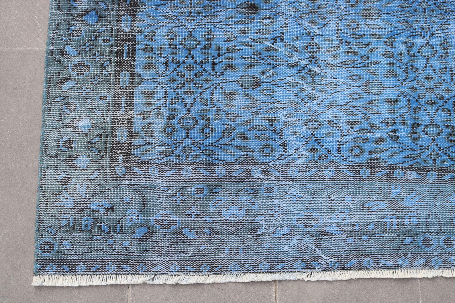 XL Vintage Turkish Accent Area Rug 5.4 x 9.7 ft