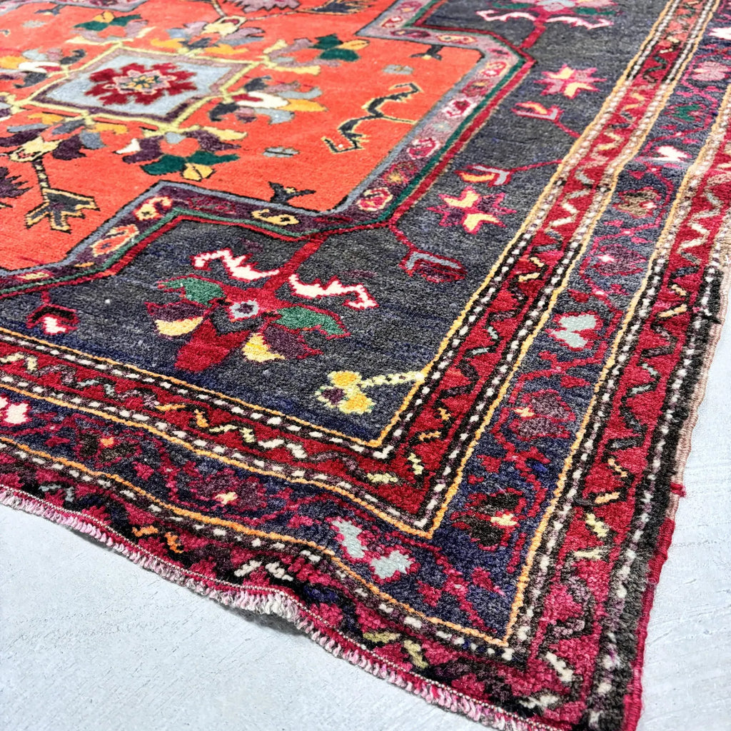 Vintage Persian Accent Area Rug 4.7 x 8.1 ft