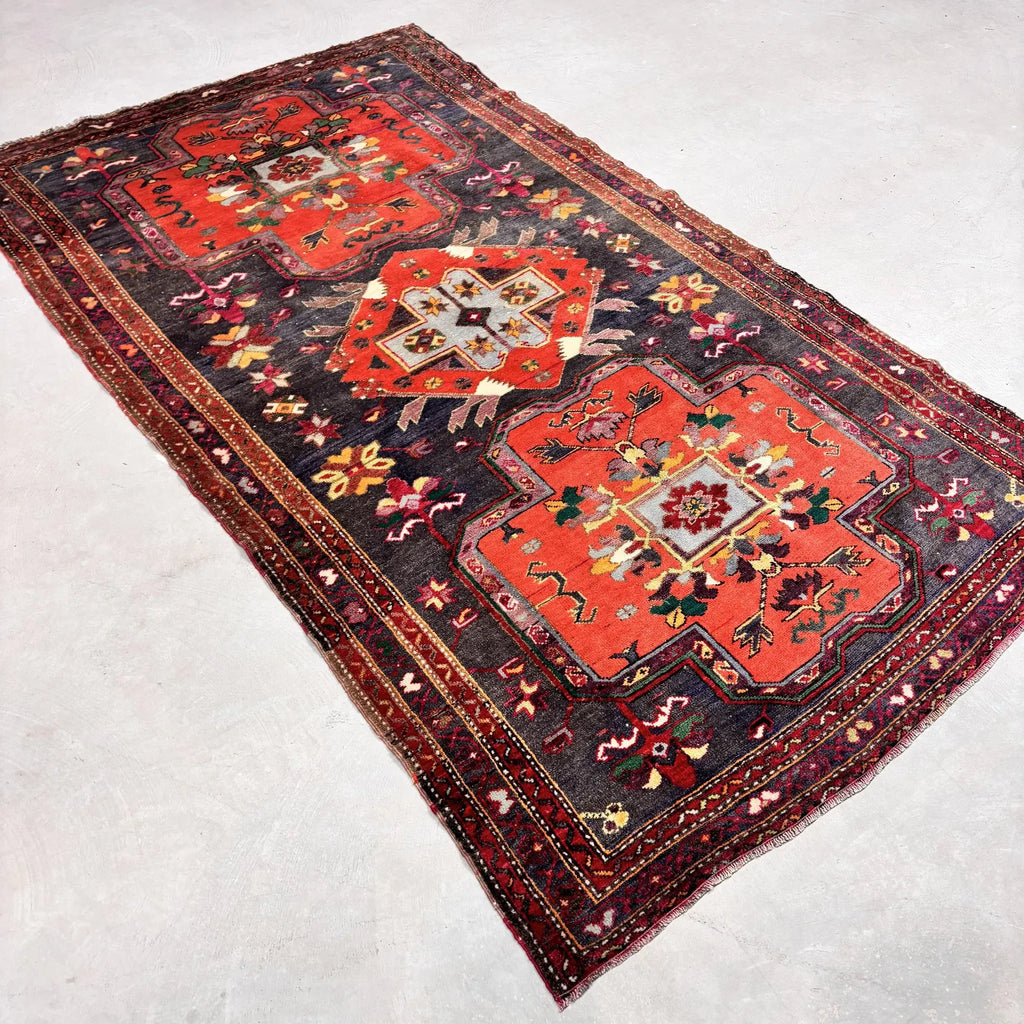 Vintage Persian Accent Area Rug 4.7 x 8.1 ft
