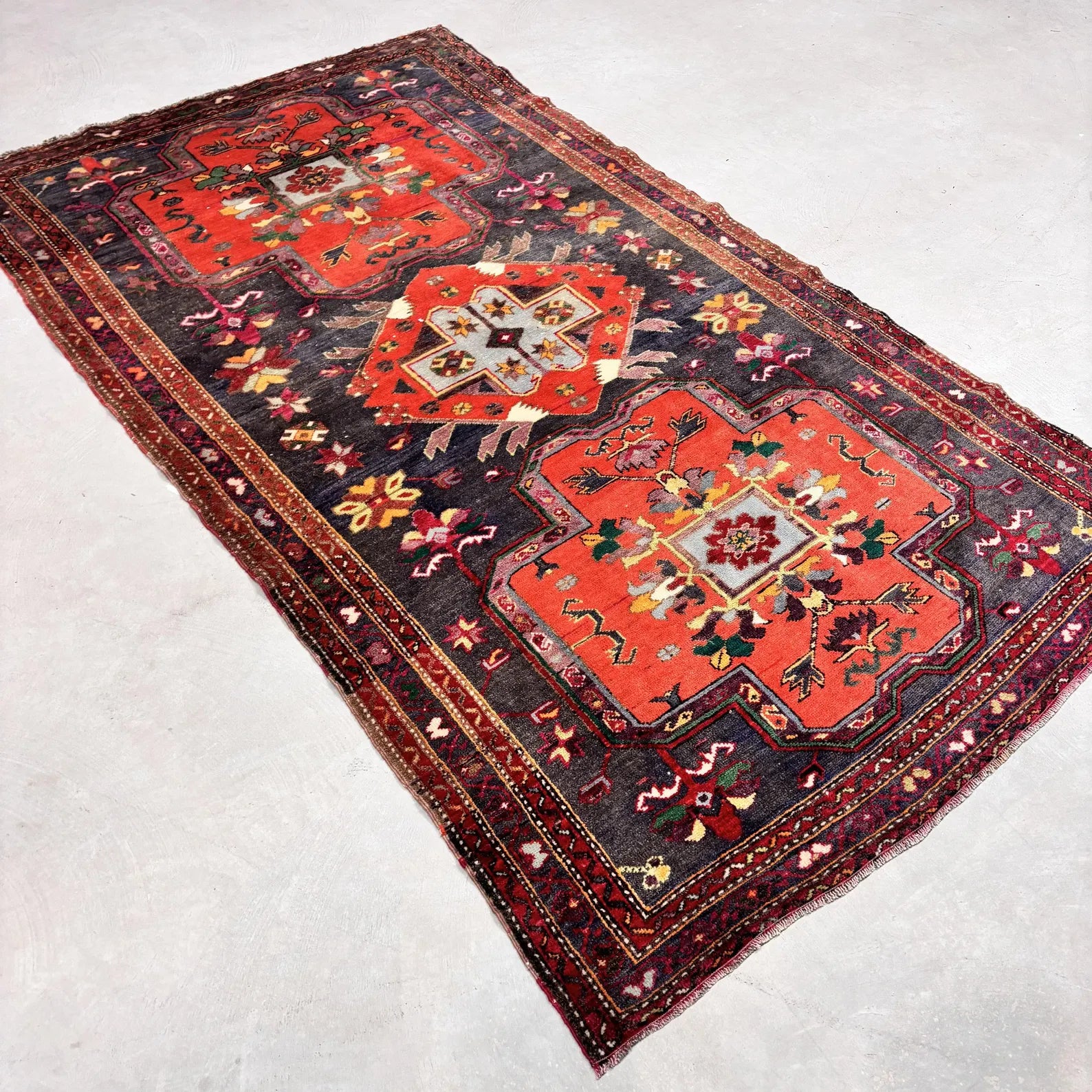 Vintage Persian Accent Area Rug 4.7 x 8.1 ft