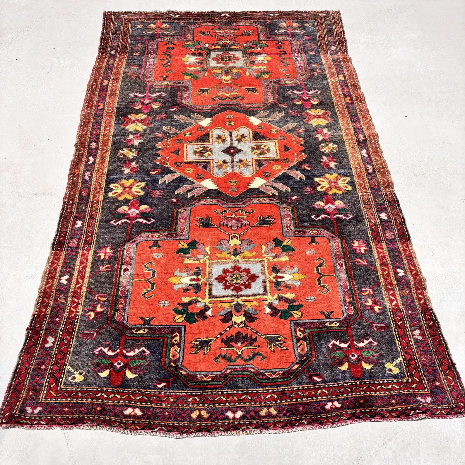 Vintage Persian Accent Area Rug 4.7 x 8.1 ft