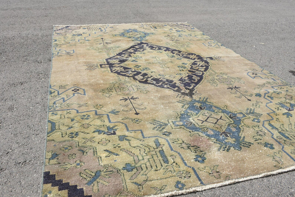 XL Vintage Turkish Accent Area Rug 5.3 x 8.1 ft