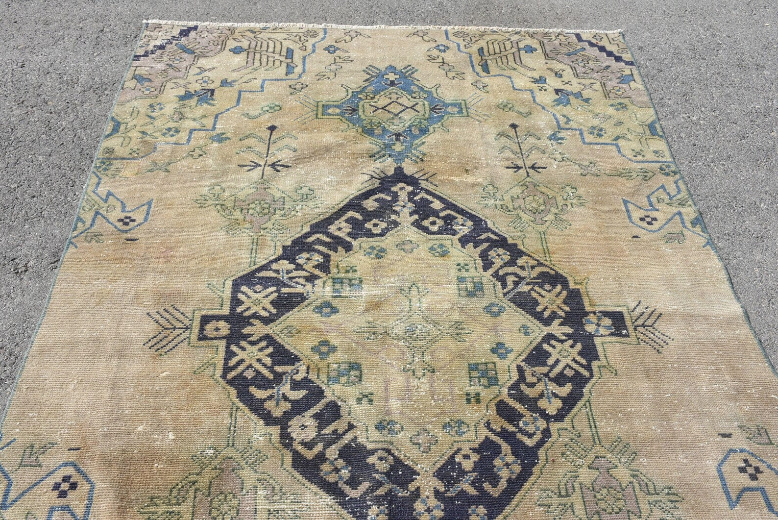 XL Vintage Turkish Accent Area Rug 5.3 x 8.1 ft