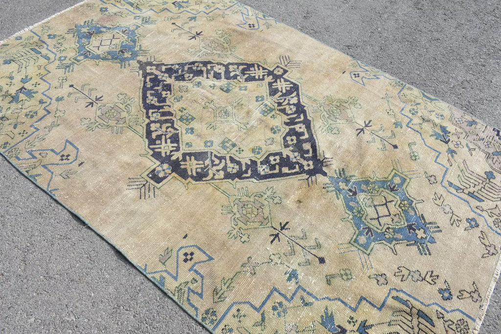 XL Vintage Turkish Accent Area Rug 5.3 x 8.1 ft