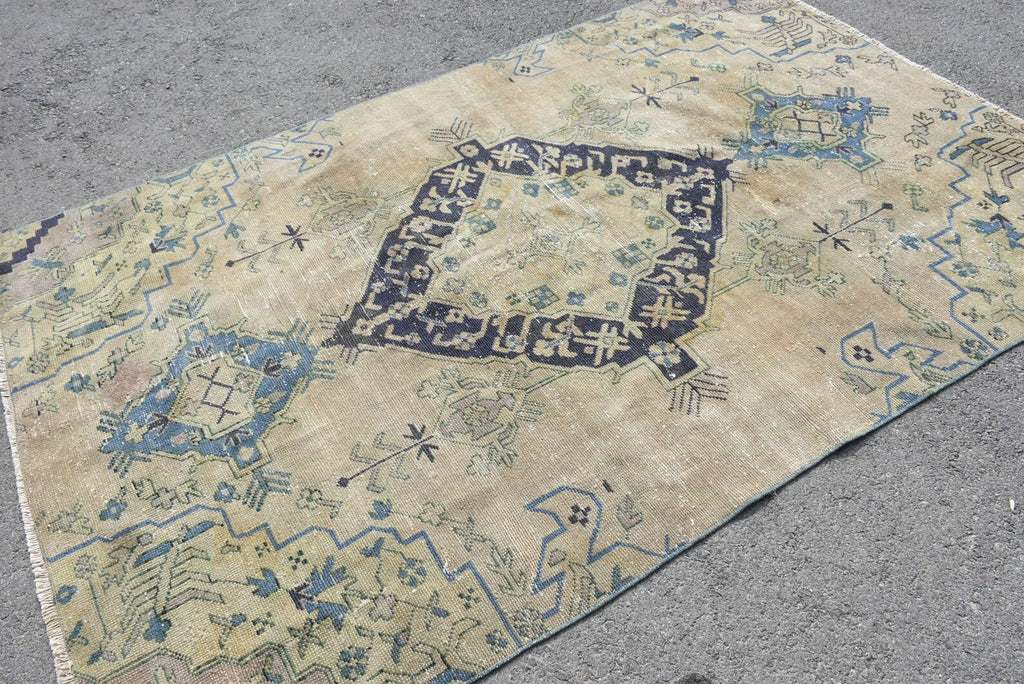 XL Vintage Turkish Accent Area Rug 5.3 x 8.1 ft