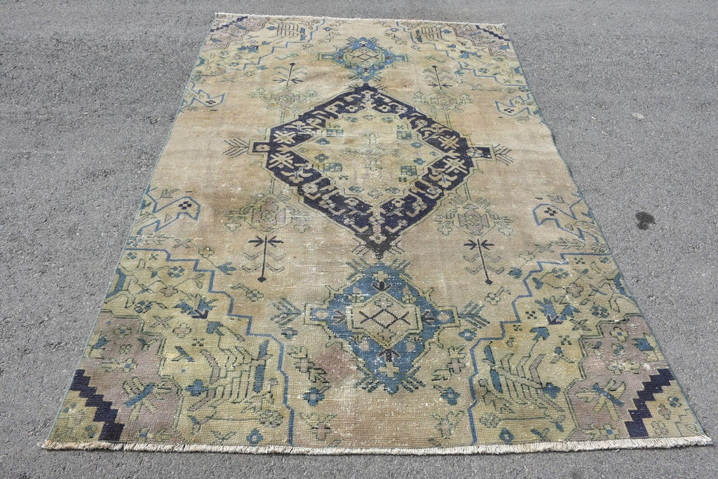 XL Vintage Turkish Accent Area Rug 5.3 x 8.1 ft