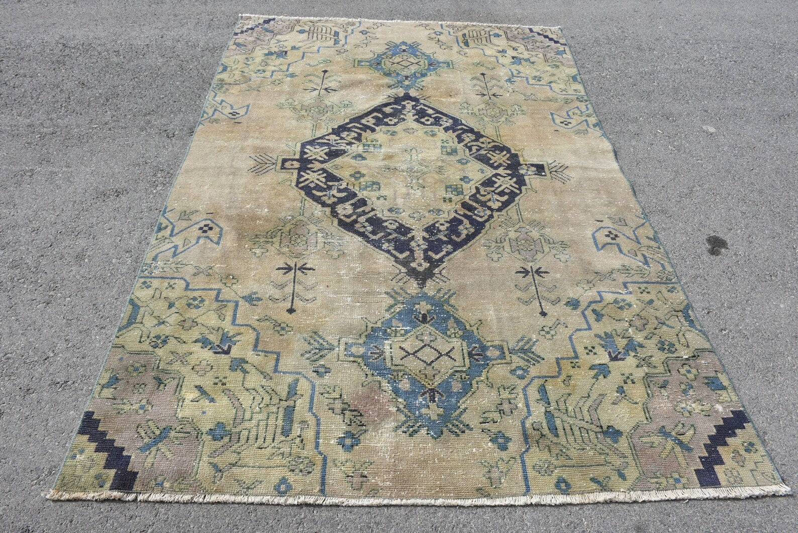 XL Vintage Turkish Accent Area Rug 5.3 x 8.1 ft