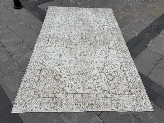 Vintage Turkish Accent Area rug 5.2 x 8.6 ft