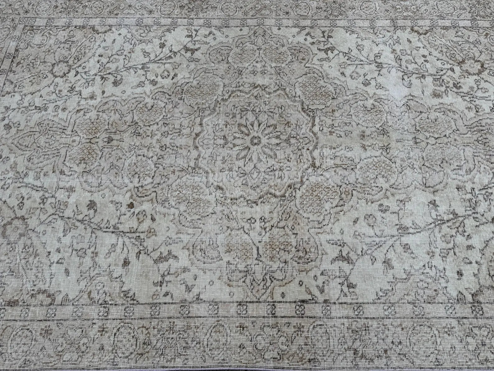 Vintage Turkish Accent Area rug 5.2 x 8.6 ft