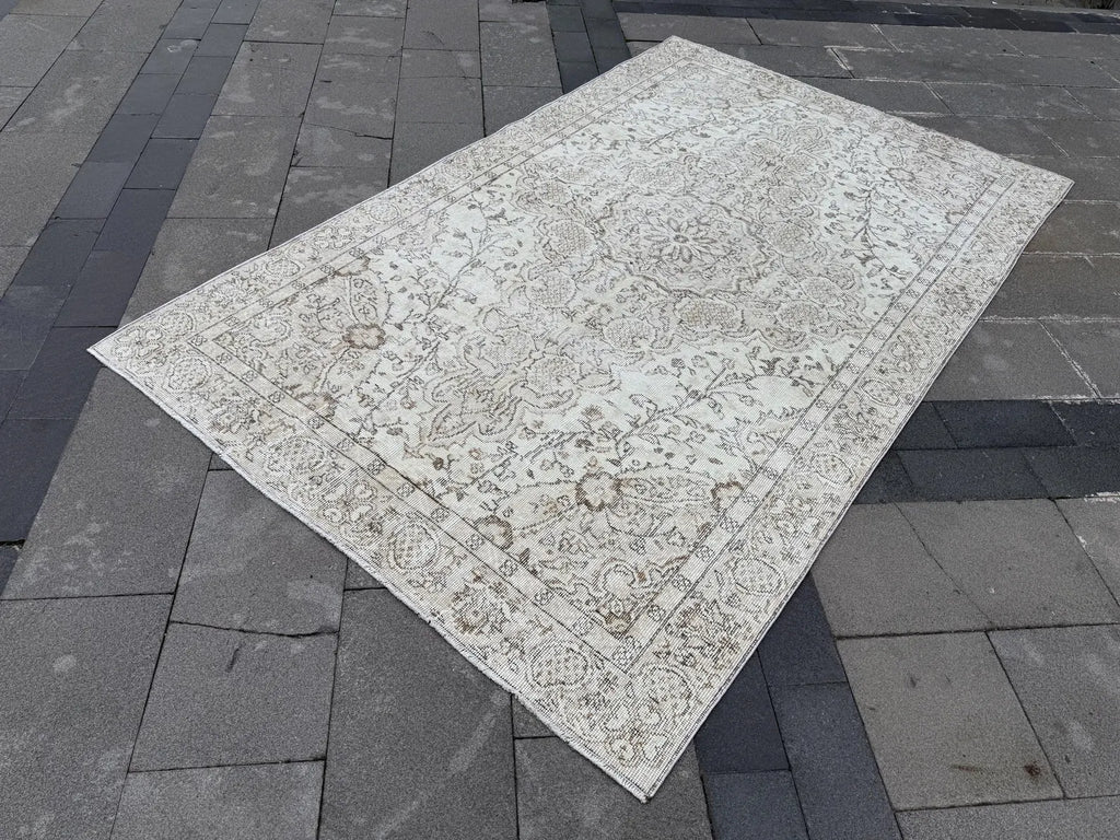 Vintage Turkish Accent Area rug 5.2 x 8.6 ft