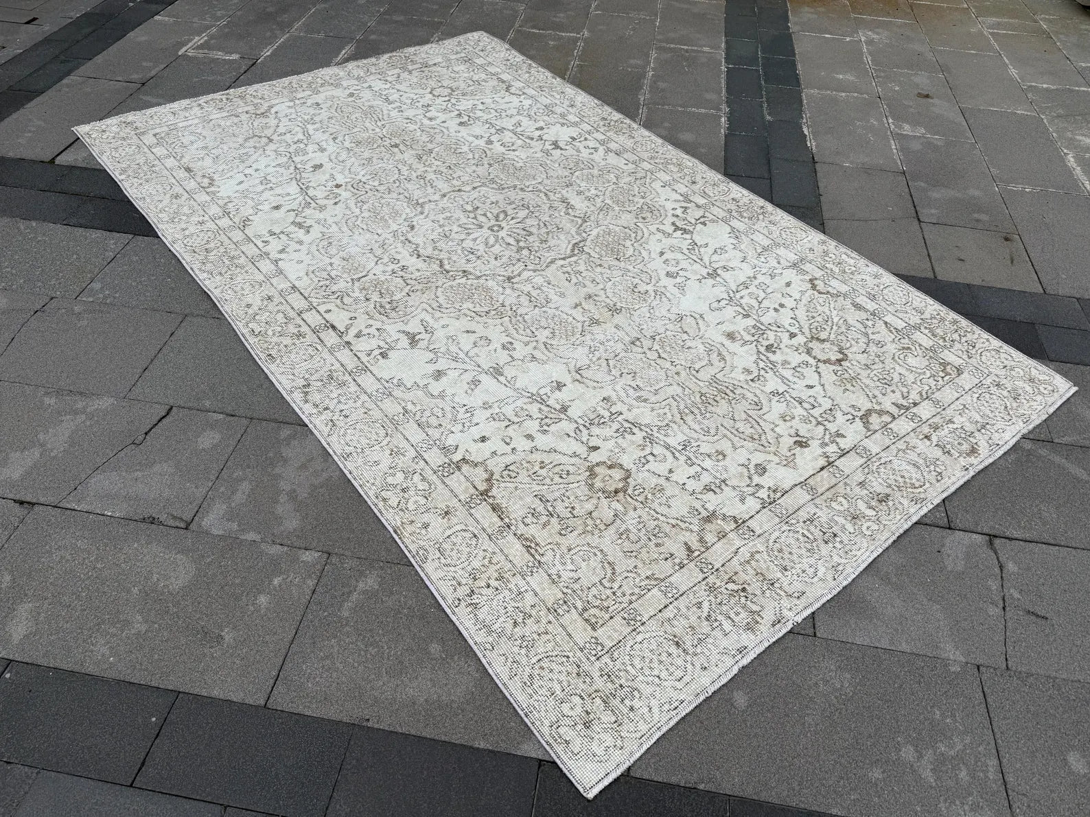 Vintage Turkish Accent Area rug 5.2 x 8.6 ft