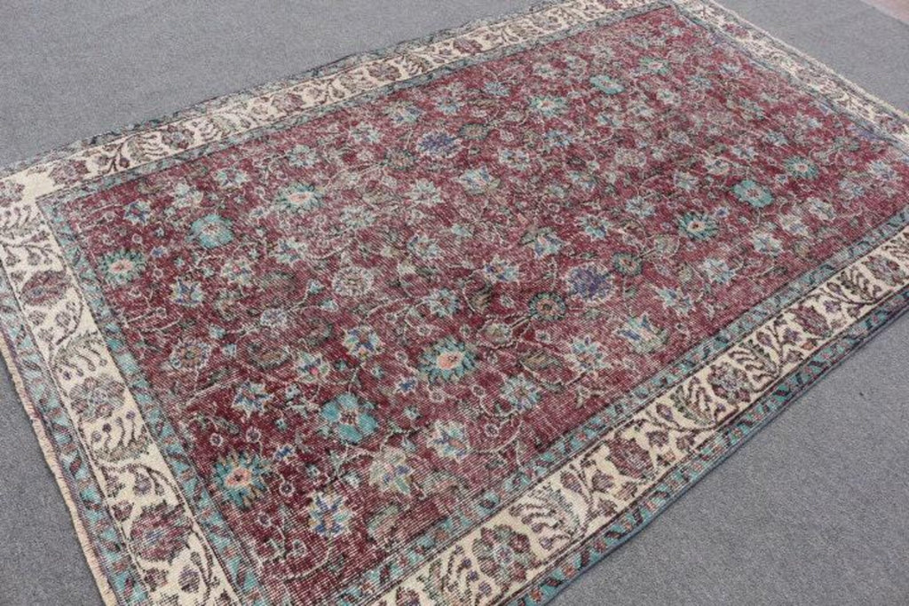 XL Vintage Turkish Accent Area Rug 5.3 x 8.6 ft