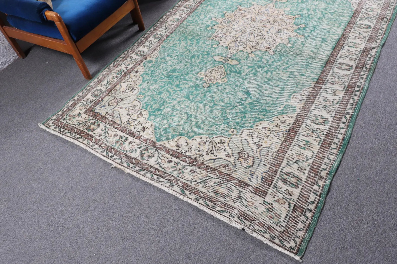 XL Vintage Turkish Accent Area Rug 5.4 x 9 ft