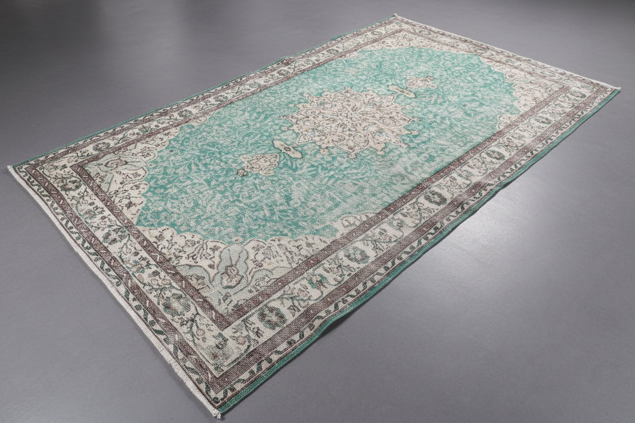 XL Vintage Turkish Accent Area Rug 5.4 x 9 ft