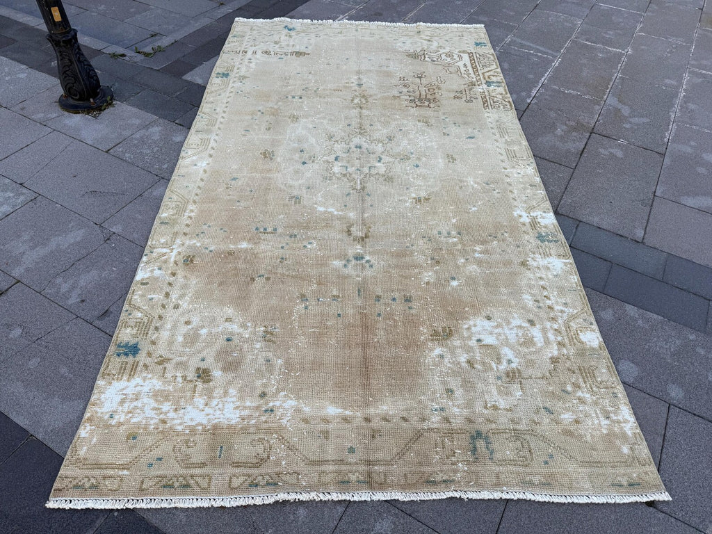 Vintage Turkish Accent Area Rug 4.5 x 8.5 ft