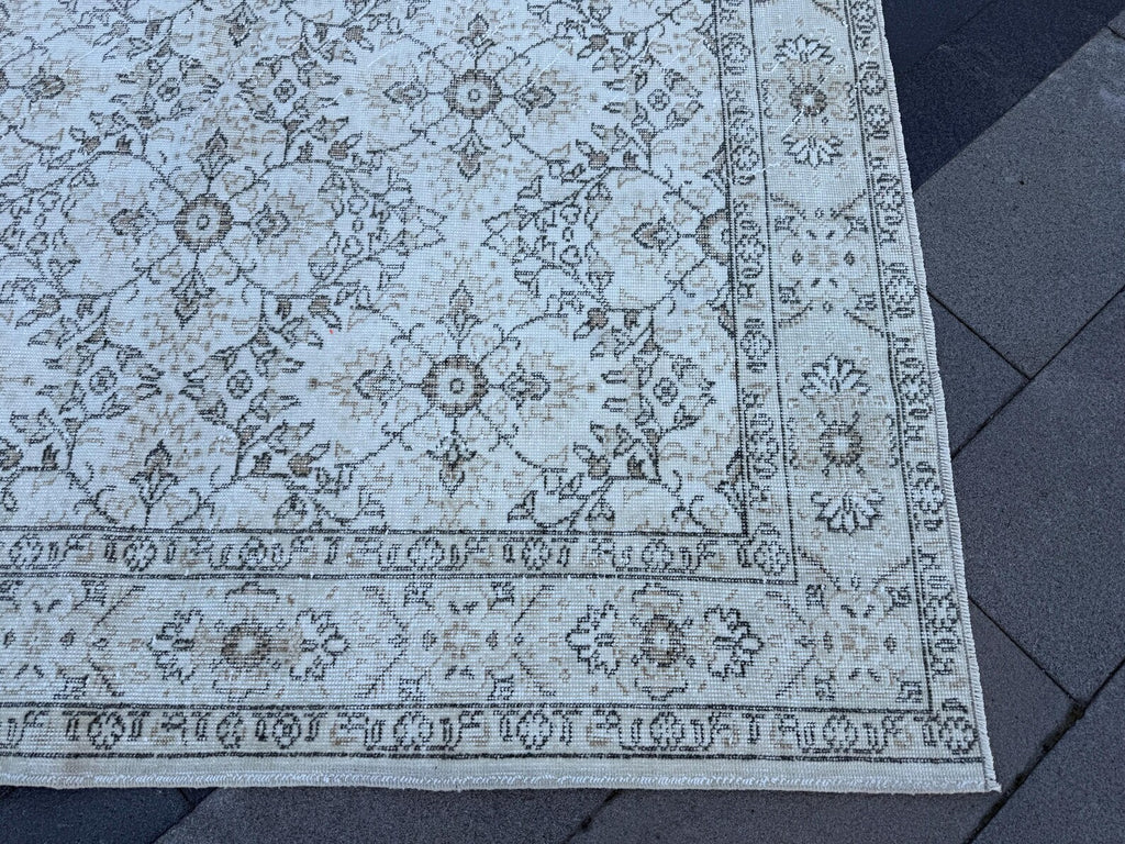 XL Vintage Turkish Accent Area Rug 6.2 x 10 ft