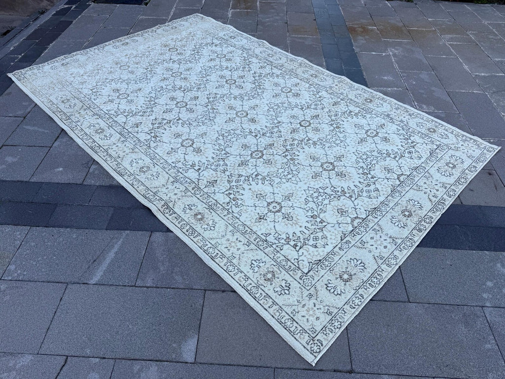XL Vintage Turkish Accent Area Rug 6.2 x 10 ft