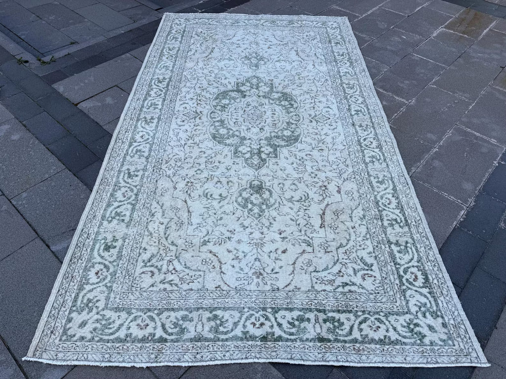 XL Vintage Turkish Accent Area Rug 5.2 x 9.3 ft