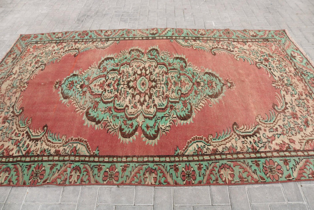 Vintage Turkish Accent Area rug 5.6 x 9.1 ft