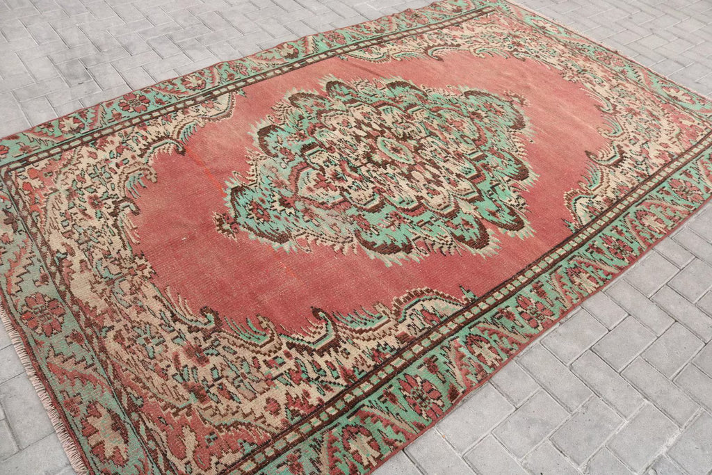 Vintage Turkish Accent Area rug 5.6 x 9.1 ft