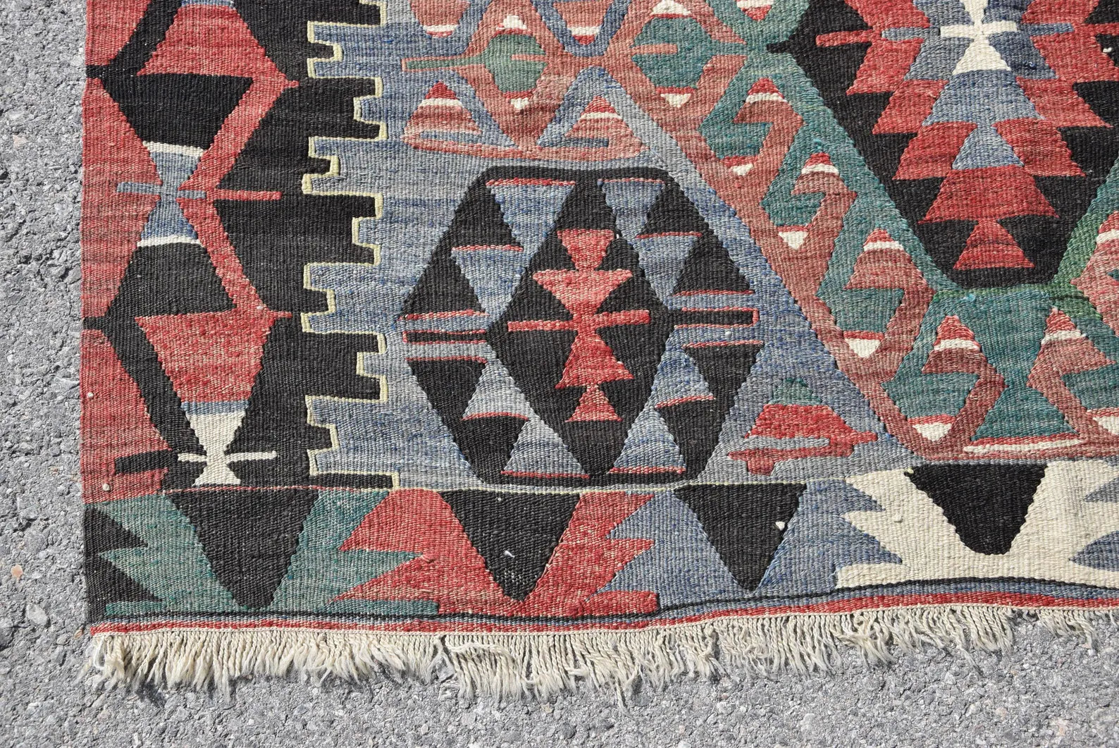 Vintage Turkish Accent Area rug 4.8 x 10 ft