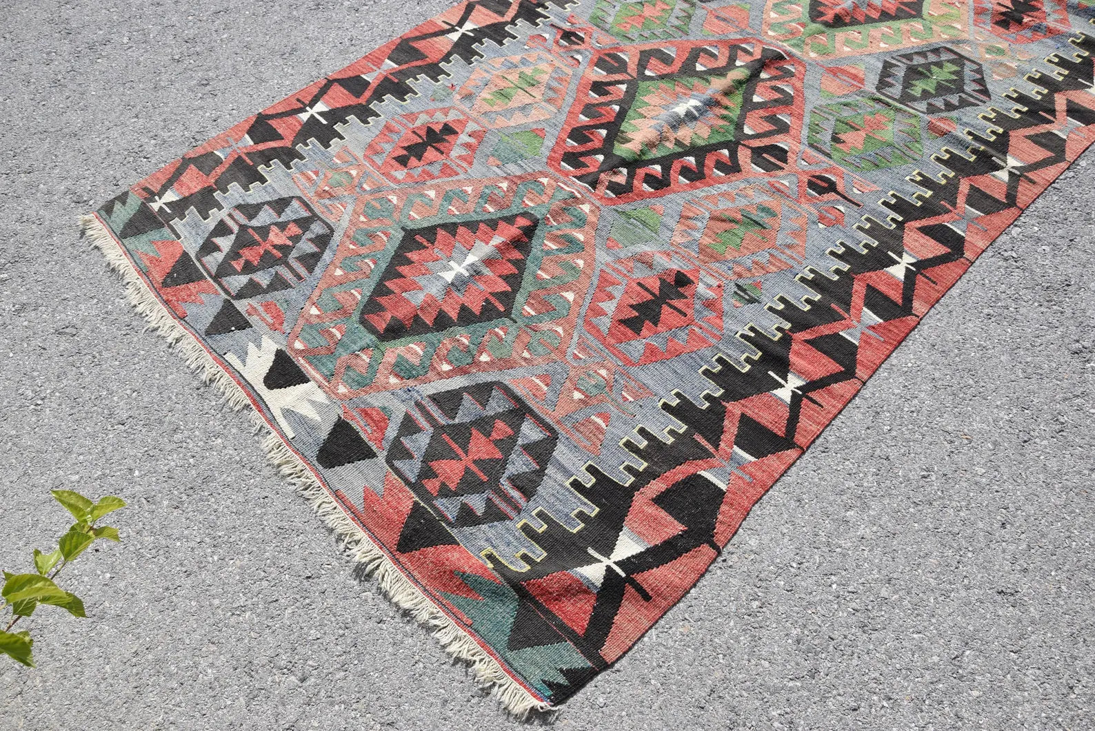 Vintage Turkish Accent Area rug 4.8 x 10 ft