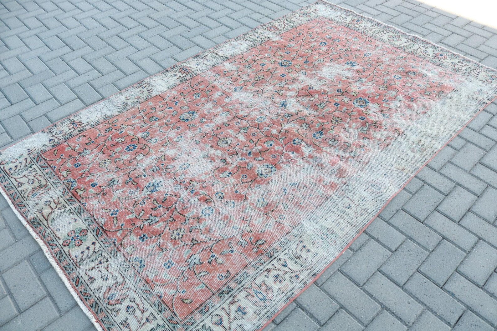 Vintage Turkish Accent Area rug 4.9 x 8.2 ft