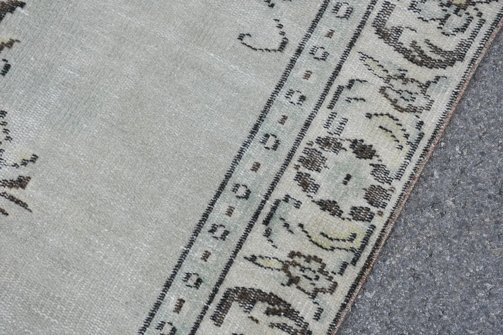 Vintage Turkish accent area rug 5.5 x 9.5 ft