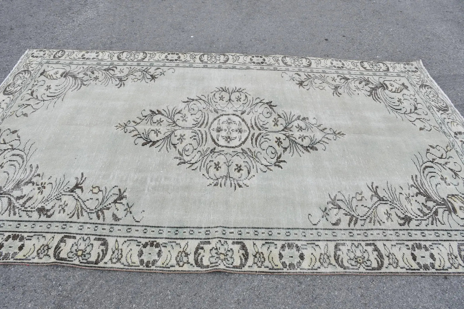 Vintage Turkish accent area rug 5.5 x 9.5 ft