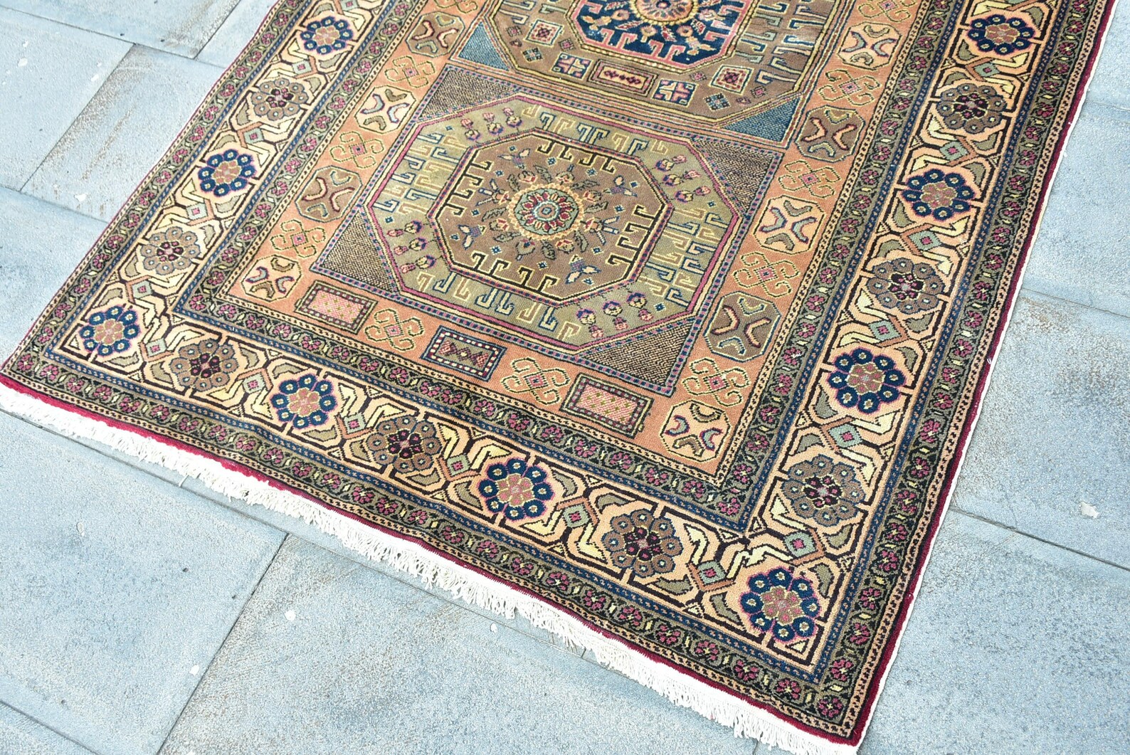 Vintage Turkish Accent Area rug 3.8 x 5.7 ft