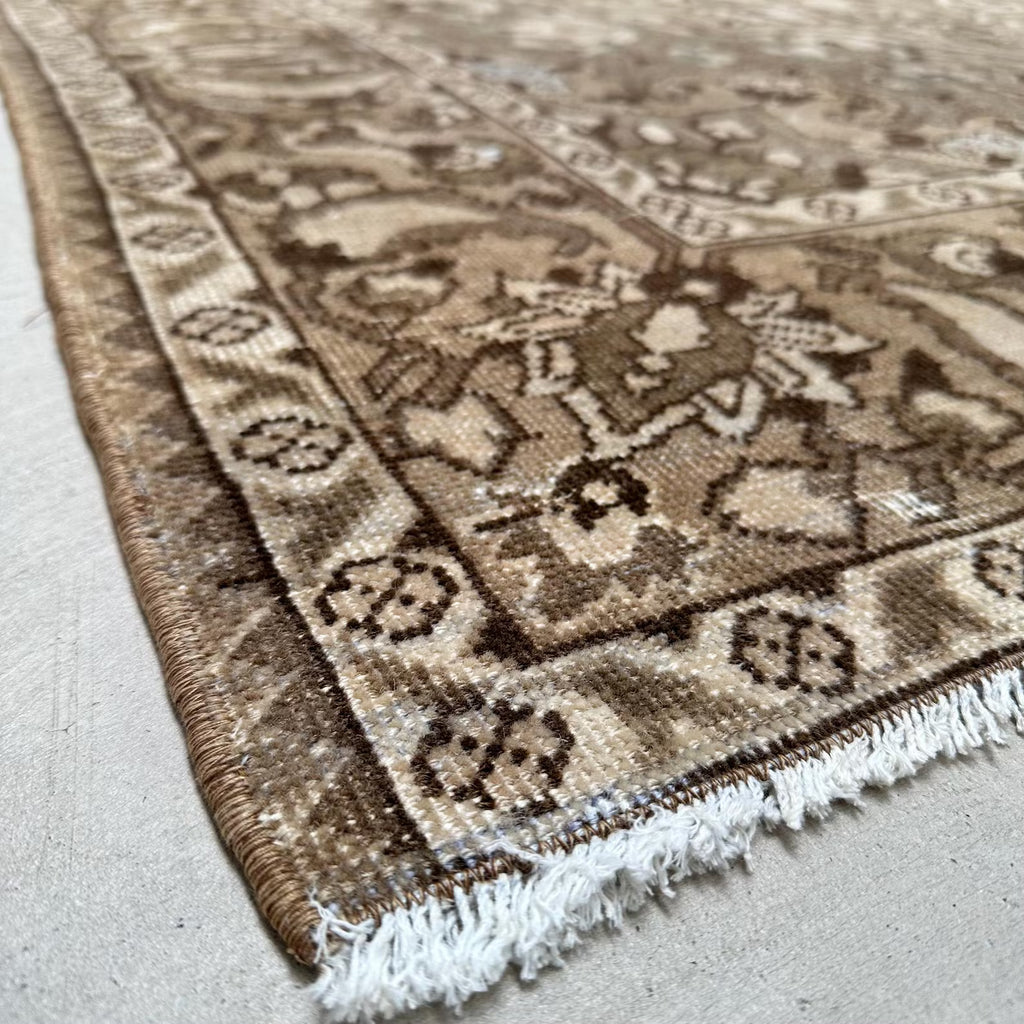 XL Vintage Turkish Accent Area rug 6.7 x 9.7 ft