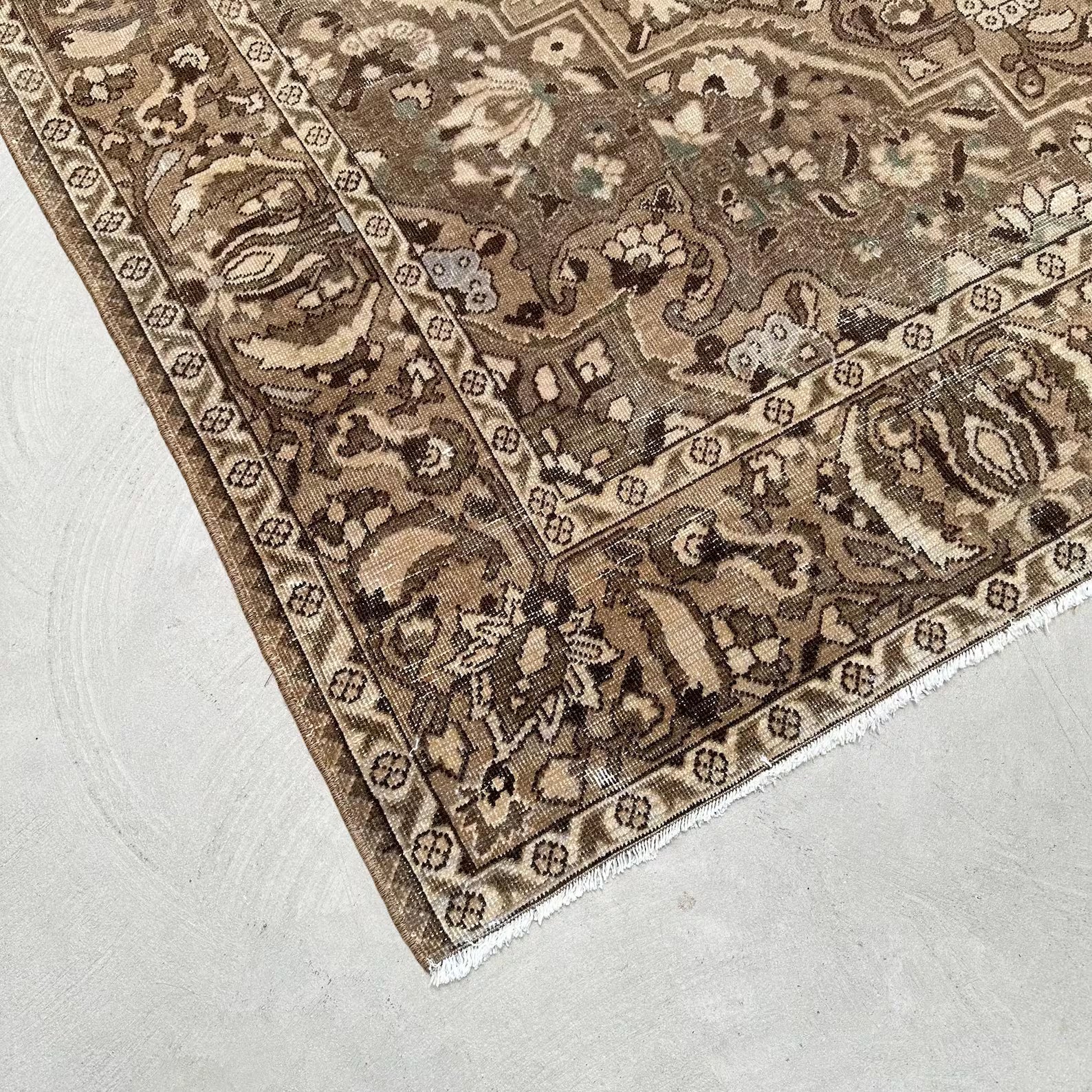 XL Vintage Turkish Accent Area rug 6.7 x 9.7 ft