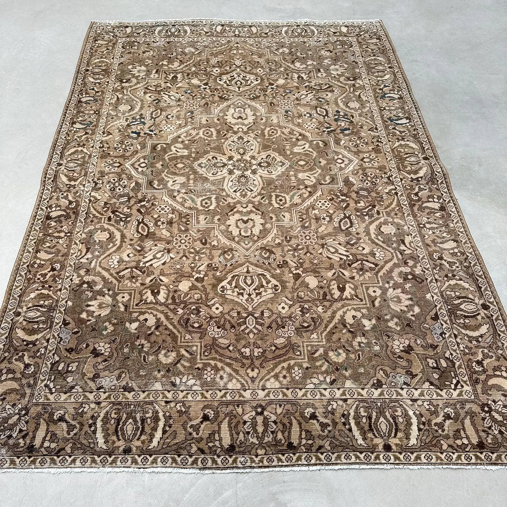 XL Vintage Turkish Accent Area rug 6.7 x 9.7 ft