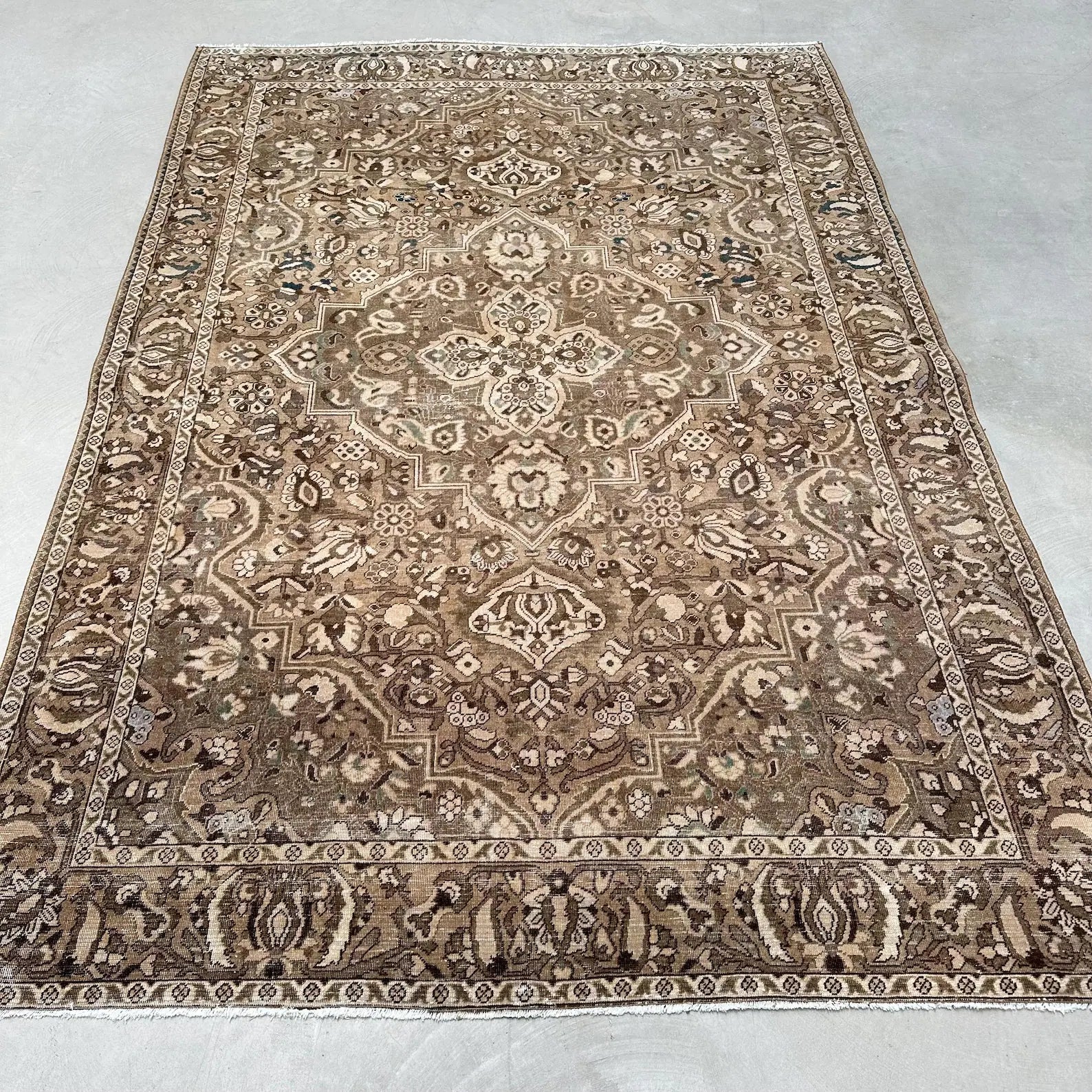 XL Vintage Turkish Accent Area rug 6.7 x 9.7 ft