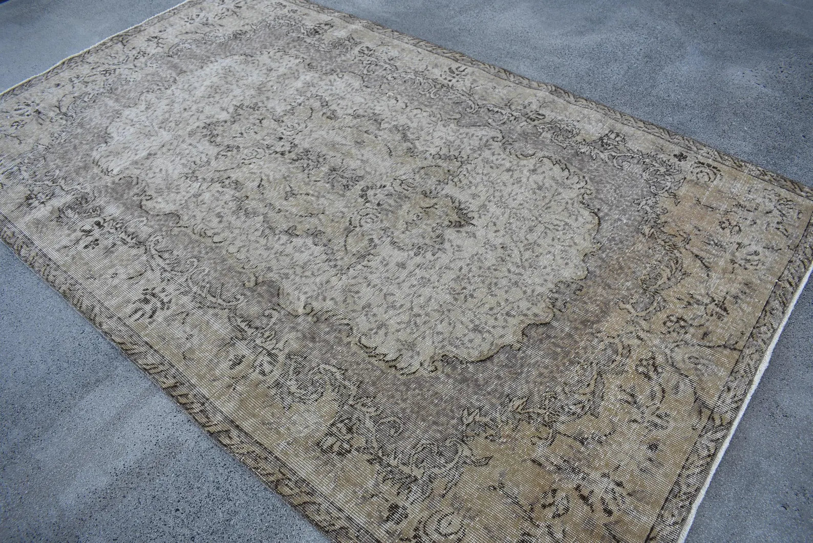 XL Vintage Turkish Accent Area Rug 5.1 x 8.5 ft