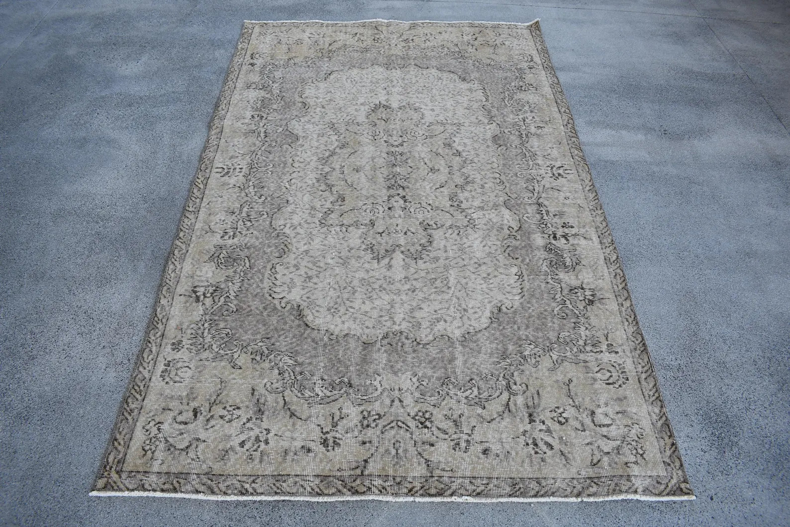 XL Vintage Turkish Accent Area Rug 5.1 x 8.5 ft