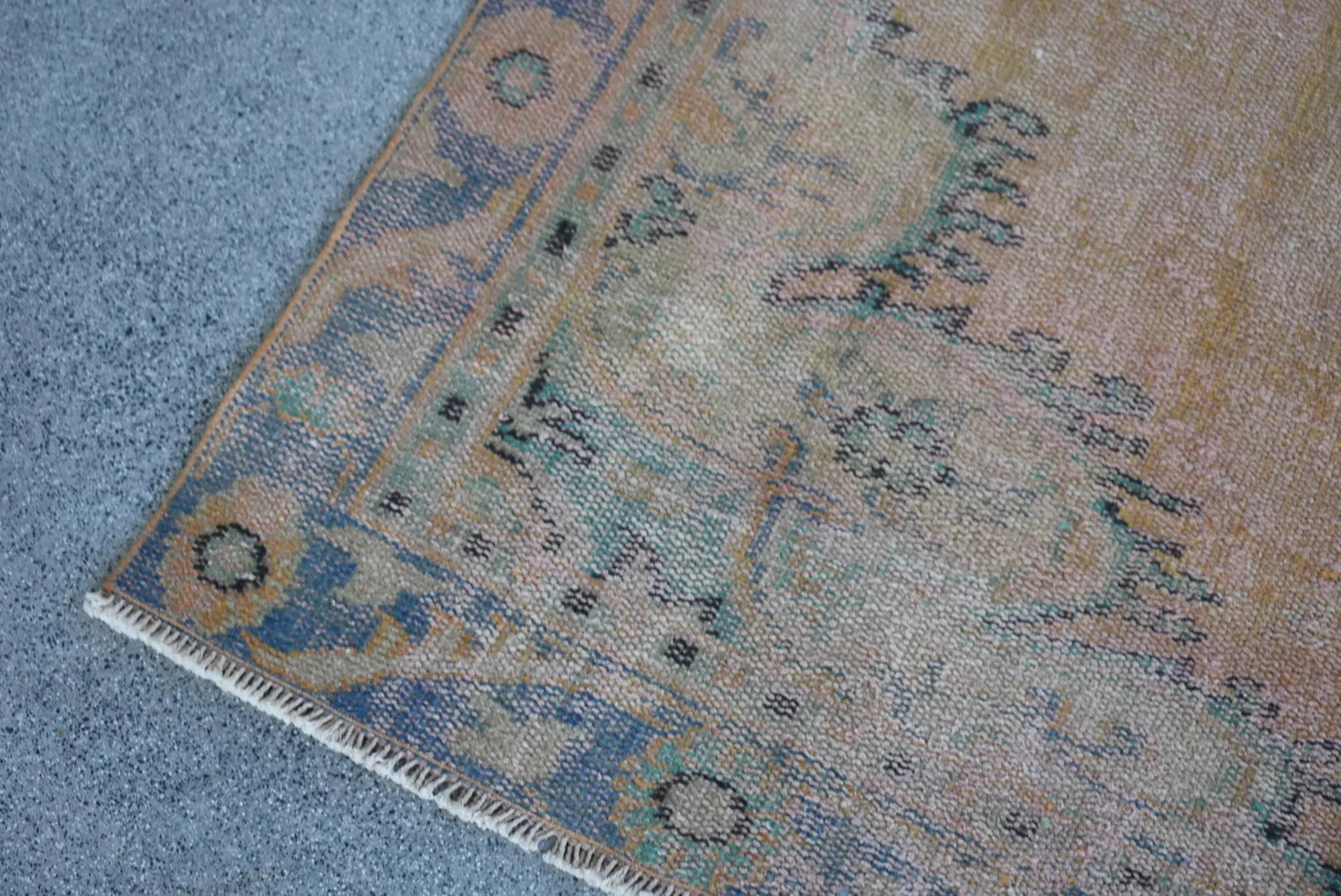 XL Vintage Turkish Accent Area Rug 5.3 x 9.1 ft