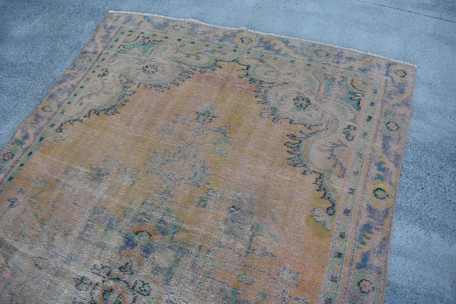 XL Vintage Turkish Accent Area Rug 5.3 x 9.1 ft