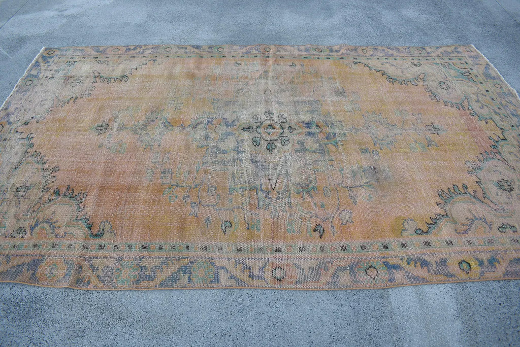 XL Vintage Turkish Accent Area Rug 5.3 x 9.1 ft